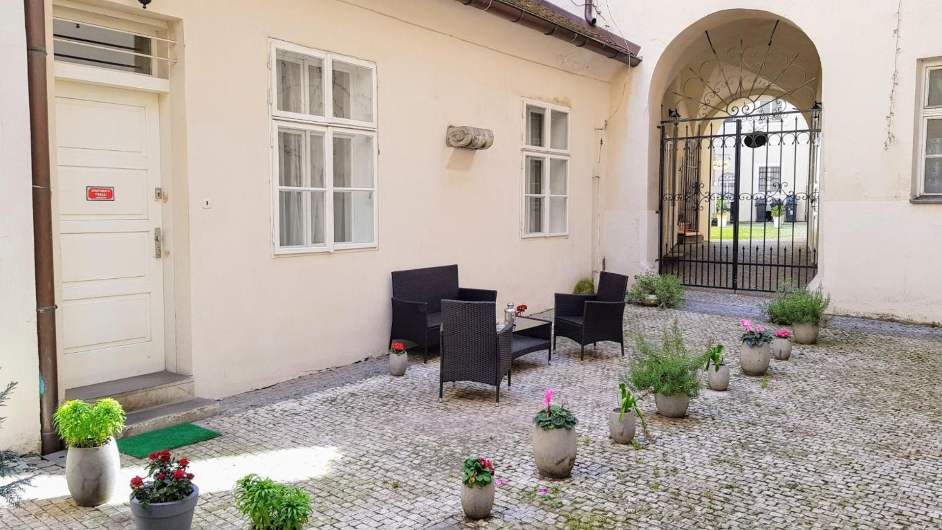 Apartments Tynska 7 Prague Ngoại thất bức ảnh