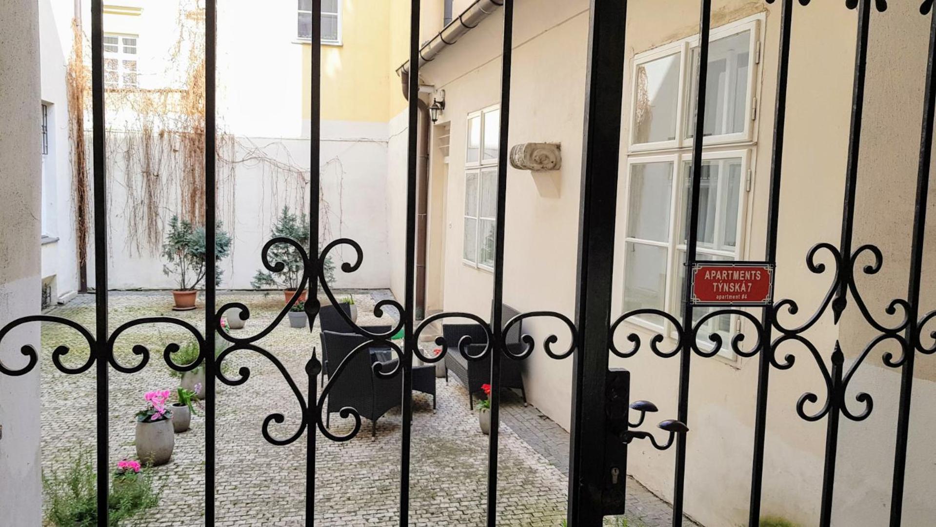 Apartments Tynska 7 Prague Ngoại thất bức ảnh