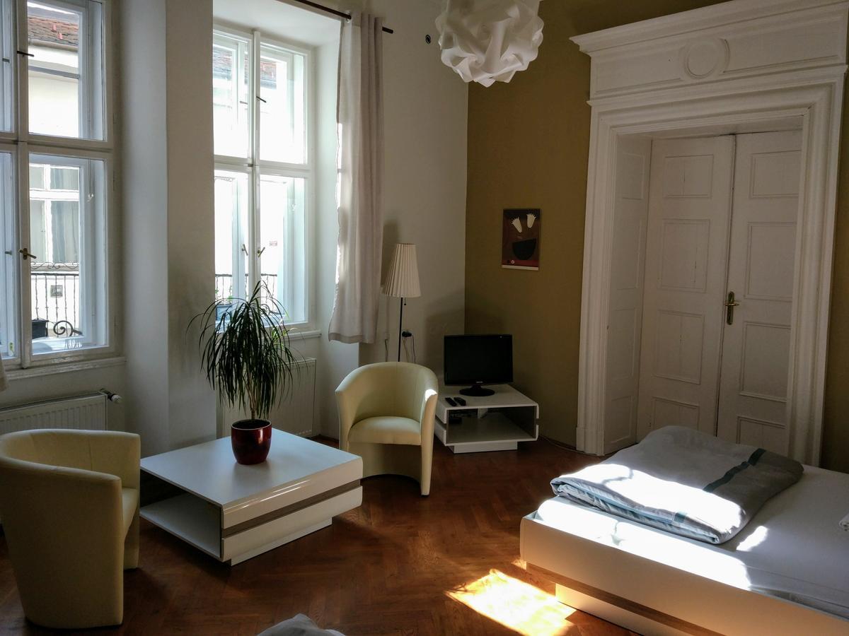 Apartments Tynska 7 Prague Ngoại thất bức ảnh